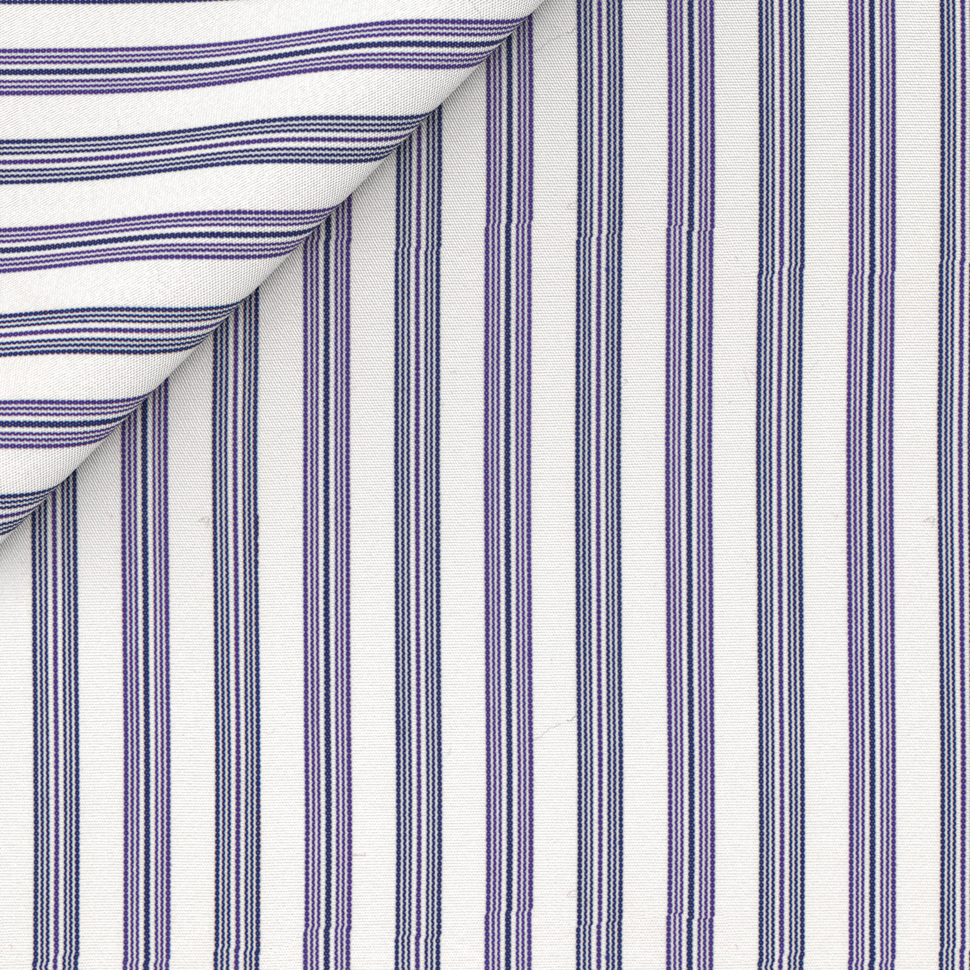 A rayas azul violeta