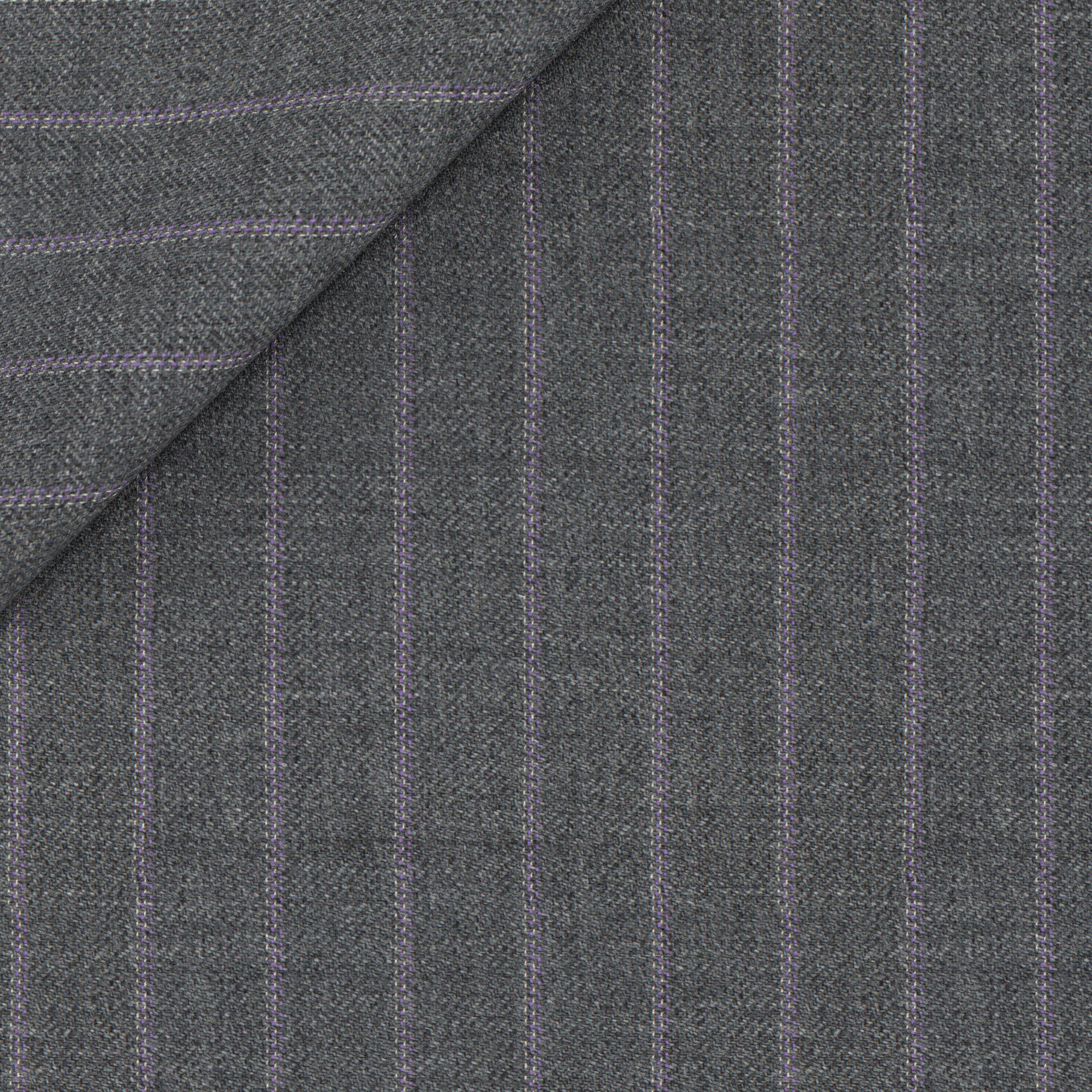 Traje gris medio a rayas